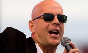 Брюс Вілліс роздає нерухомість