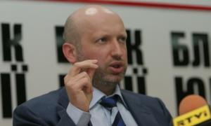 Турчинов каже, що не очолить список опозиції разом із Яценюком і Власенком
