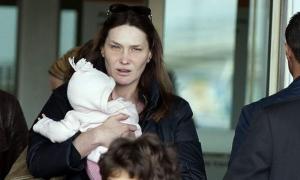 Материнство виснажило Карлу Бруні