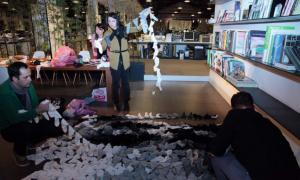 Художниця створила гігантський портрет зі шкарпеток