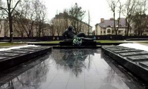 Злодюга викрав чавунну плиту з Меморіалу слави