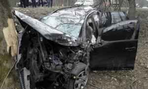 Машина врізалась у дерево, з чотирьох людей вижив лише водій