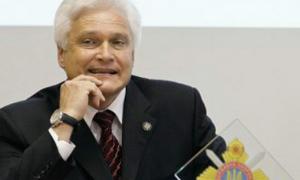 Голова СБУ заробляє менше за дружину