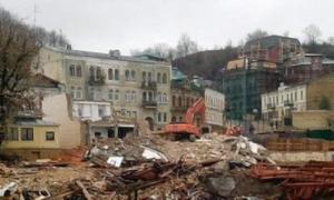 На місці зруйнованих будинків на Андріївському влаштують археологічні розкопки