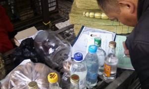 Луцькі муніципали вилучили 11 літрів розведеного спирту