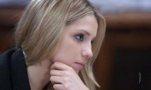 Донька Тимошенко розплакалась, описуючи знущання тюремників над її матір’ю