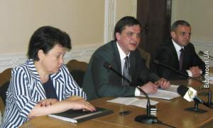 Діти-сироти без житла, жахливі ліжка у педіатричних відділеннях