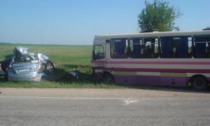У Криму легковик врізався у рейсовий автобус