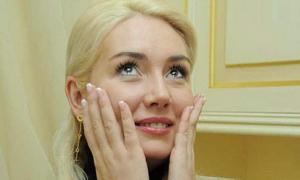 Телеведуча-скандалістка розбила свій «Лексус» на парковці