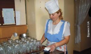 У луцьких школах за обід розплачуються пластиковими картками