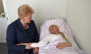 Тимошенко відмовилась від процедур, а німецький лікар їде додому