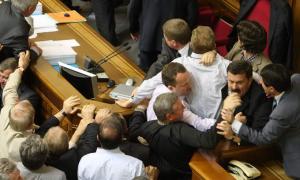 До закону про мови повернуться сьогодні, бо вчора депутати побилися через нього