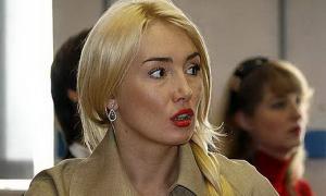 Через інцидент з даішниками у телеведучої Розинської забрали на рік права