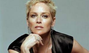 Шерон Стоун звинуватили в расизмі