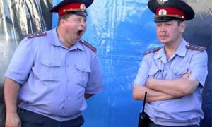 На час Євро-2012 міліції заборонили лузати насіння і їсти на людях