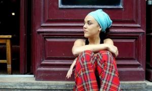 Співачка Zaz перетворюється із забіяки на леді через чоловіка