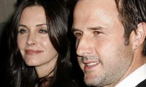 Зірка «Друзів» офіційно розлучається з чоловіком