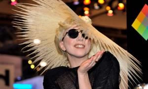 Леді Гага випускає парфуми чорного кольору