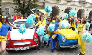 У Львові ретро-«Запорожці» безкоштовно возять фанів