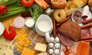 Українці більшу частину зарплатні проїдають