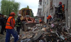 Мешканці всіх під’їздів зруйнованого будинку хочуть, щоб держава купила їм нові квартири 