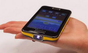 Українці переходять з мобілок на смартфони