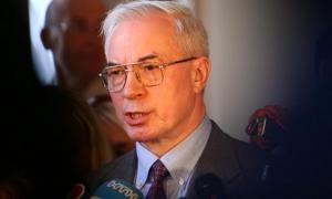 Азаров звинуватив попередню владу у витісненні російської мови з України