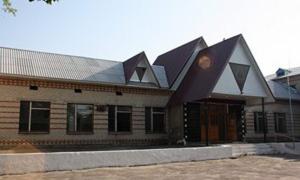 У Сенкевичівській школі міняють вікна і ремонтують вбиральні