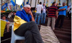 Під Українським домом цілу ніч протестували на захист мови