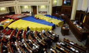 Депутати почали відкликати свої голоси за «мовний» закон
