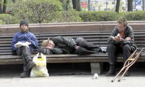 Волинських бомжів заберуть з підвалів і дахів