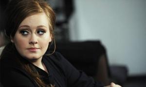 Адель сім місяців приховувала вагітність