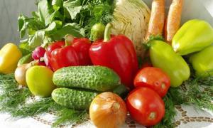 Азаров забезпечить українців дешевими вітчизняними овочами і фруктами