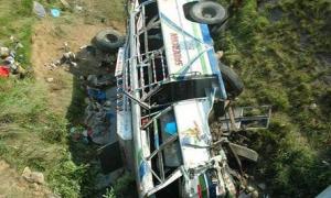 У Непалі впав у річку автобус із паломниками
