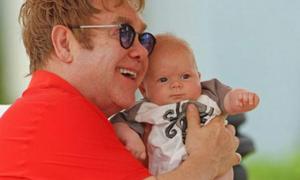 Елтон Джон готовий піти зі сцени заради сина