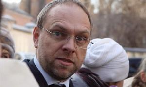 Власенко розповів, що шкіру Тимошенко вразила невідома хвороба