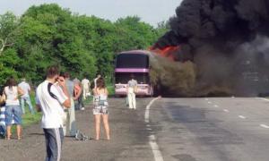 Біля Харкова повністю згорів пасажирський автобус