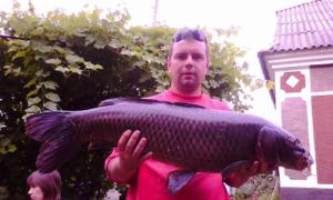 На Старовижівщині рибалка піймав коропа вагою майже 16 кг