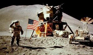 На Місяці й досі тримаються прапори США, встановлені там 40 років тому