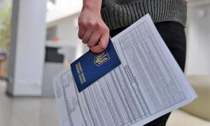 40% українців оформляють візи через посередників
