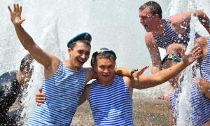 У Москві на День Повітряно-десантних військ дозволили купання в фонтанах