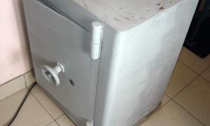 Викрадені сейфи здали на металобрухт