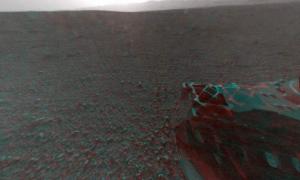 Марсохід Curiosity прислав знімки ґрунту Червоної планети