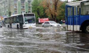 У Дніпропетровску за добу випала місячна норма дощу і затопила місто