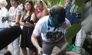 У Сергія Власенка знову кидались зеленкою
