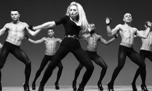 Мадонна довела хлопців із гурту Kazaky до крові на ногах