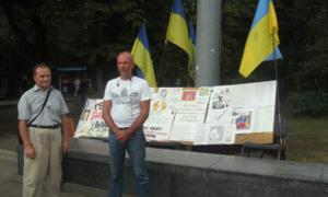 У Харкові невідомі з ножами напали на «мовних» протестувальників