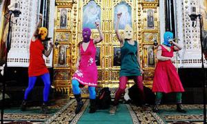 Трьох дівчат із Pussy Riot засудили до двох років колонії 