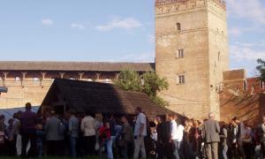 Лучани спустилися у підземелля замку і костелу