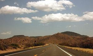 Більшість людей у світі задоволені станом автомобільних доріг